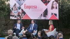 Juan Aliende y Antonio Montiel, durante la mesa redonda moderada por Teresa Fernández.