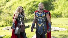Natalie Portman y Chris Hemsworth Thor Love and Thunder