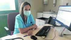 Paula Claver en su consulta del centro de salud de Biescas, donde es coordinadora.