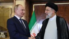 Putin junto al presidente iraní, Raisi, este martes en Teherán.