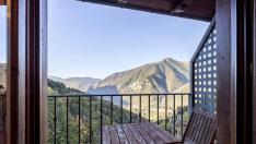 El Balcón del Pirineo tiene dos apartamentos y una casa con vistas al valle de Broto