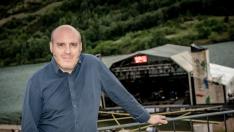 José Manuel Glaria, con el escenario de Lanuza en Pirineos Sur a la espalda, el pasado viernes.