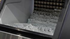 Máquina fabricadora de hielo bajo mostrador, un modelo my empleado en hostelería.