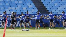 Entrenamiento de los jugadores del Real Zaragoza, este viernes por la mañana.