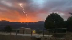 El impresionante rayo que ha causado el incendio de Guara
