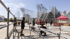 Montaje de los escenarios del Vive Latino Zaragoza