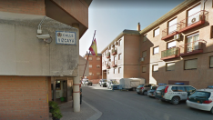 Entrada del cuartel de la Guardia Civil en Casetas, donde robaron la bandera.