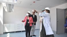 La ministra Carolina Darias visitó en julio las obras del las nuevas Urgencias del Hospital San Jorge de Huesca junto a la consejera Sira Repollés..