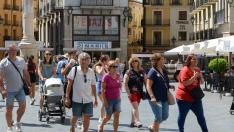 Un grupo de turistas, a principios de mes, en la capital turolense.