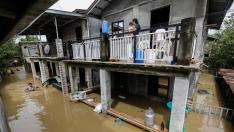 Al menos 5 muertos y 74.000 evacuados tras el paso de tifón Noru en Filipinas