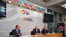 Félix Longas, presidente de la AIAA, Joaquín Olona, consejero de Agricultura, y Carmen Urbano, directora general de Promoción Agroalimentaria, en la presentación de la campaña de promoción.