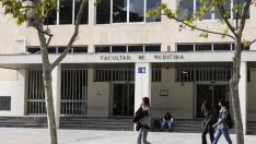 El edificio B de la Facultad de Medicina, en la foto, será el primero en reformarse
