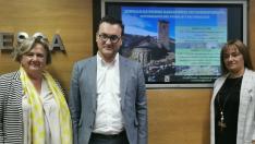 El diputado Roque Vicente junto a las alcaldesas de Broto, Carmen Muro, y de Biescas, Nuria Pargada.