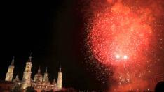 Fuegos artificiales en las Fiestas del Pilar de Zaragoza. Recurso. gsc