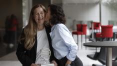 Luz Gabás y Cristina Campos mostraron ayer su complicidad como ganadora y finalista del Planeta.