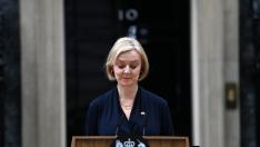 Liz Truss durante el anuncio de su dimisión este jueves