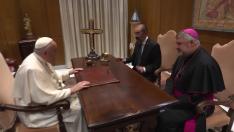 El papa Francisco recibe en el Vaticano a Lambán y monseñor Escribano