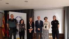 La primera conferencia fue impartida por la socióloga Carmen Ruiz Repullo, la segunda por la izquierda, junto a la delegada del Gobierno en Aragón, Rosa Serrano y el subdelegado en Zaragoza, Fernando Beltrán, que clausuró la jornada.