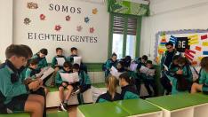 Varios alumnos de Primaria del colegio Cardenal Xavierre-Fesd de Zaragoza durante una práctica en el aula para prevenir el acoso escolar.
