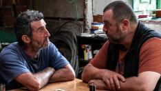 El actor gallego Luis Zahera (izquierda) en un momento de la película.