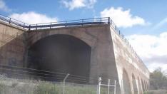Puente sobre el ferrocarril en Teruel que reparará el Mitma.