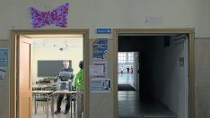 Mesa de votaciones en el instituto Goya de Zaragoza este jueves