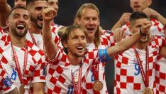 Luka Modric celebra la medalla de bronce en el Mundial de Catar 2022.