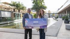 Entrega de cheque de Puerto Venecia a Aspanoa