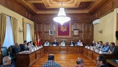 Reunión del patronato proestudios universitarios en Teruel celebrada en el Ayuntamiento.