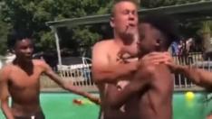 Captura del vídeo compartido por Almudena Ariza sobre un supuesto hecho racista en una piscina sudafricana.