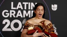 Rosalía ganó el Grammy al mejor disco latino de rock, urbano o alternativo por su álbum 'El mal querer'.