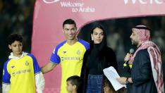 Georgina y Cristiano Ronaldo en su presentación en Al Nassr.