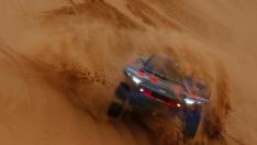 Coche de Carlos Sainz durante la etapa ocho del Dakar Rally.