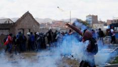 Manifestantes chocan con fuerzas de seguridad en Juliaca, Perú