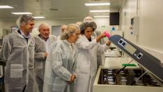 Ana Pastor en su recorrido por algunas de las empresas del sector biosanitario en Calatayud.