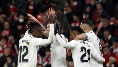 Jugadores del Real Madrid celebran un gol ante el Athletic de Bilbao.