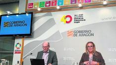 La consejera de Presidencia, Mayte Pérez, y el director de Administración Local, José Ramón Sánchez, ayer.