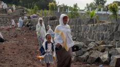 La sequía en Etiopía obliga a varias familias a emigrar.