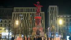 El Ayuntamiento de Zaragoza iluminó varios monumentos de rojo, color del estandarte real, en honor al cumpleaños del Rey.