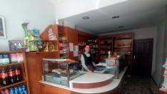 Mari Carmen Jarque está al frente de la panadería de sus padres en Santa Eulalia desde hace 15 años.