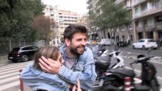 Clara Chía y Gerard Piqué, sonrientes en Barcelona.