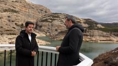 Luis Felipe y Roberto Cacho en el embalse de Vadiello.