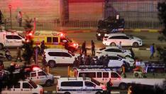 Policía y ambulancias en el lugar del apuñalamiento en Jerusalén, Israel.