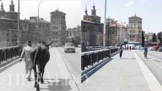 A la izquierda, un hombre lleva a un burro por el puente de Santiago en la década de 1970.