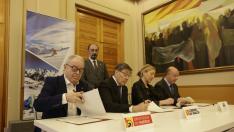 Firma del convenio de colaboración para la unión de las estaciones de esquí de Astún y Formigal.