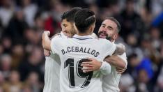 Los jugadores celebra un gol en el partido Real Madrid-Elche