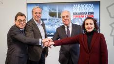 El director general del Real Zaragoza, Raúl Sanllehí, el alcalde, Jorge Azcón, el director general de Fundación Ibercaja, José Luis Rodrigo, y la coordinadora de ACNUR, Yolanda Andueza.
