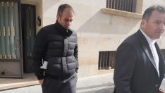 El concejal de Cs en Teruel acusado de agresión sexual, Carlos Aranda, a la salida del juzgado