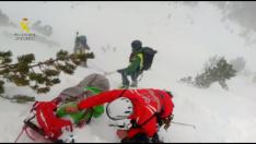 La Guardia Civil rescata a una esquiadora de montaña durante una ventisca en Benasque