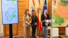 El presidente del Gobierno de Aragón, Javier Lambán, presenta el Plan Integral de Gestión de las Emergencias en Aragón acompañado por las consejeras de Presidencia y Relaciones Institucionales, Mayte Pérez, y de Sanidad, Sira Repollés.